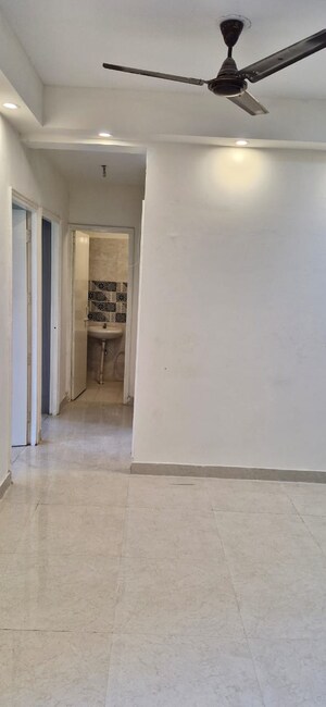 Room in 2.5 BHK Apartment at Signature Global Golf Greens, Sector 79 – for Rent
