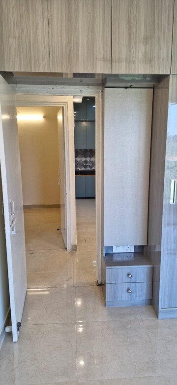 Room in 2.5 BHK Apartment at Signature Global Golf Greens, Sector 79 – for Rent