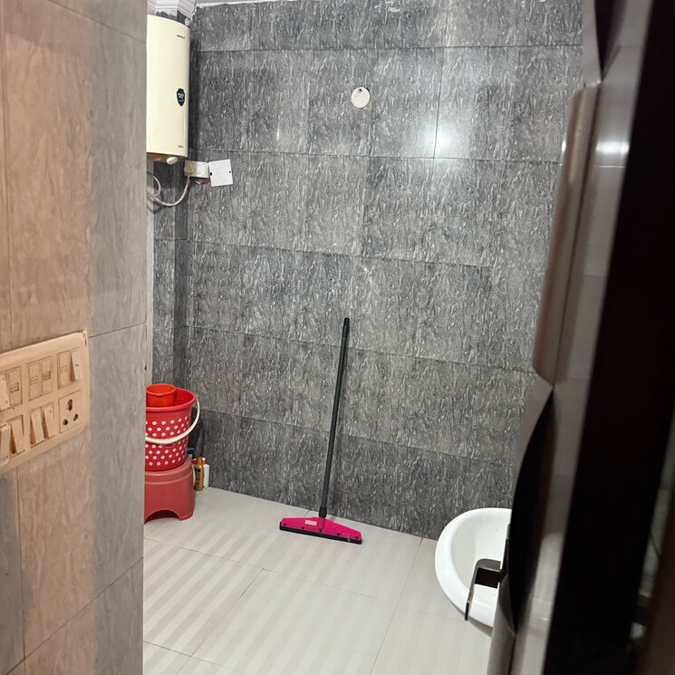 Bathroom, sector 17 dwarka 3 Bedroom 1500 Sq.Ft. Builder Floor In Sector 17 Dwarka Delhi 9362459