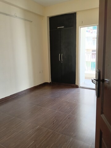 Room in 2 BHK Apartment at VVIP Addresses, Raj Nagar Extension – for Rent