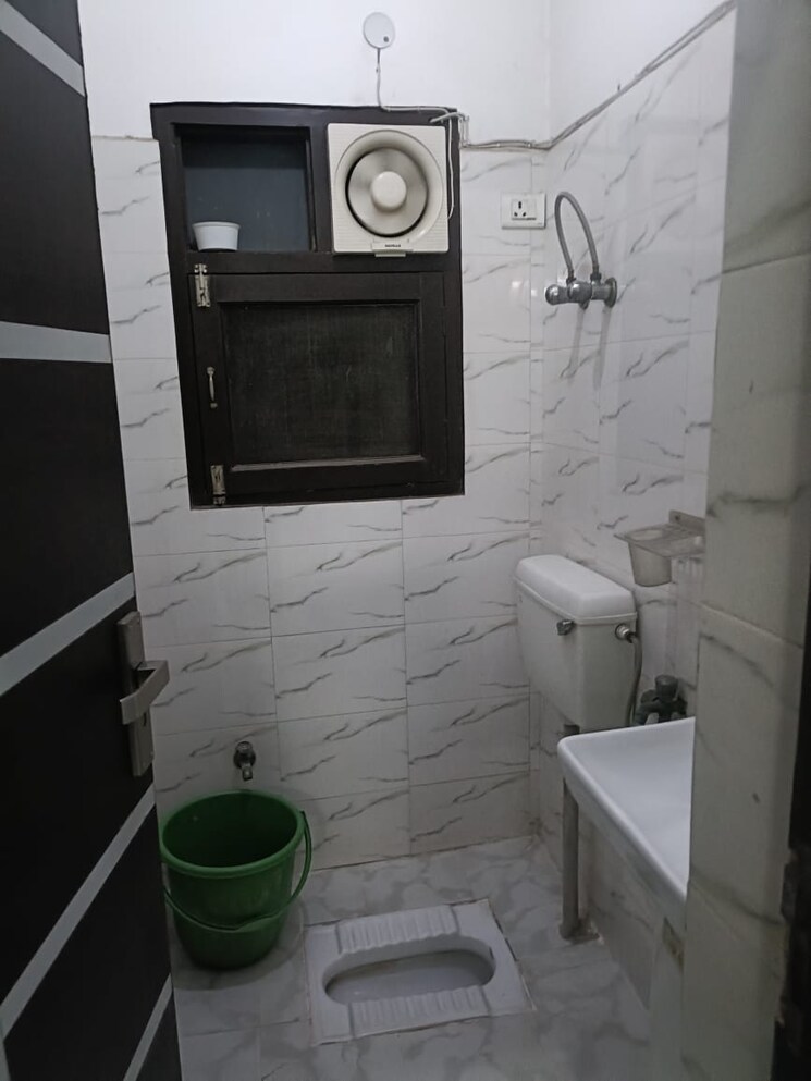 Bathroom, rwa-apartments-sector-116 3.5 Bedroom 1500 Sq.Ft. Apartment In Sector 116 Noida 9362482