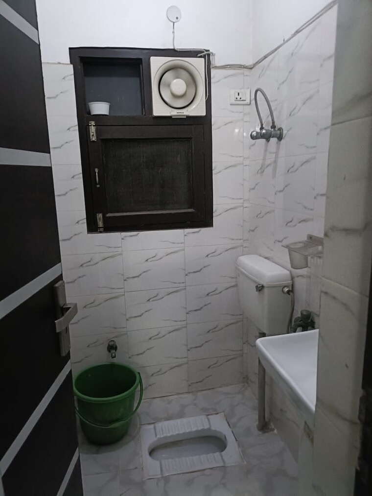 Bathroom, rwa-apartments-sector-116 3.5 Bedroom 1500 Sq.Ft. Apartment In Sector 116 Noida 9362482