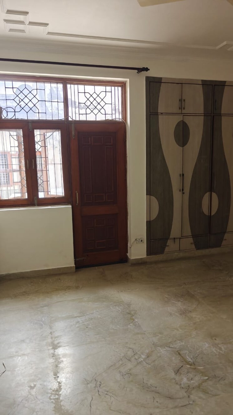 Room, rwa-apartments 2 Bedroom 1050 Sq.Ft. Builder Floor In Sector 31 Noida 9362484