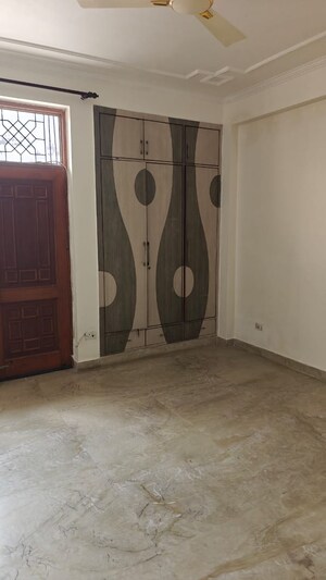 Room in 2 BHK Builder Floor at RWA Apartments, Sector 31 – for Rent