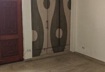 Room in 2 BHK Builder Floor at RWA Apartments, Sector 31 – for Rent