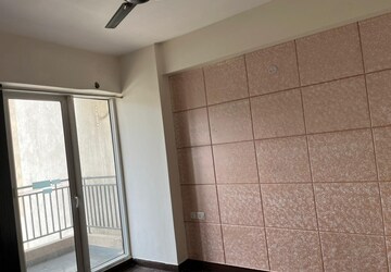 Room in 2 BHK Apartment at Exotica Dreamville, Sector 16c Greater Noida – for Rent