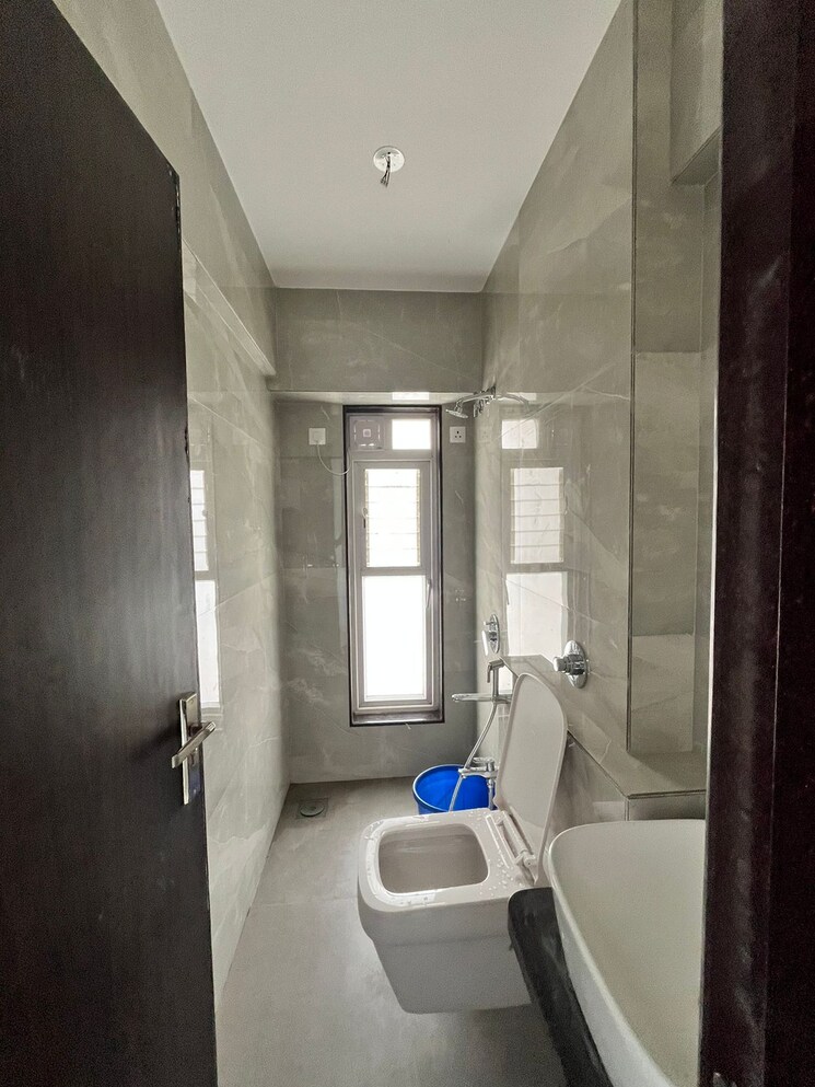 Bathroom, unitech-uniworld-gardens 3 Bedroom 2086 Sq.Ft. Apartment In Sector 47 Gurgaon 9362497