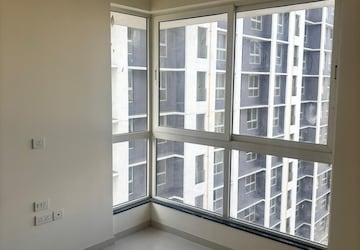 Room in 2 BHK Apartment at Sheth Zuri, Laxmi Nagar – for Sale