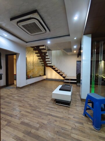 Staircase in 4 BHK Apartment at DLF The Belaire, Sector 54 – for Sale