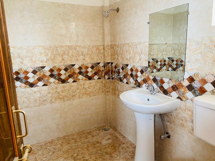 Bathroom, aravali-enclave 3 Bedroom 1672 Sq.Ft. Apartment In Vrindavan Yojna Lucknow 9362508