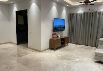 Room in 4 BHK Builder Floor at Sector 82 – for Sale