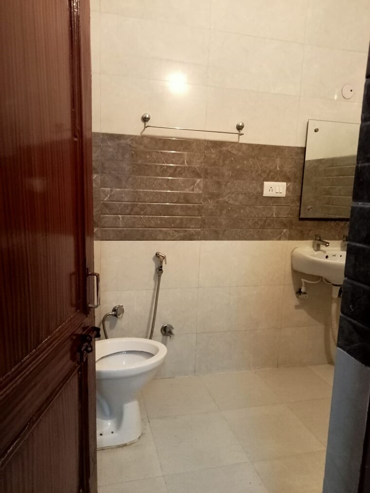 Bathroom, sector 15a 2 Bedroom 2150 Sq.Ft. Independent House In Sector 15a Faridabad 9362529
