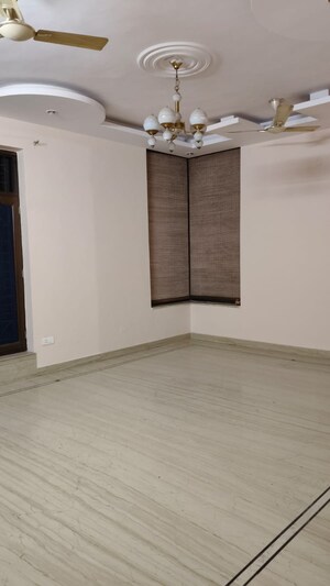 Room in 2 BHK Independent House at Sector 16 – for Rent