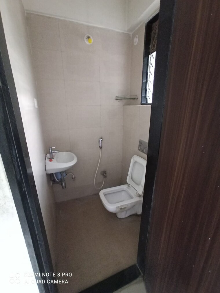 Attached Bathroom, vanaz-corner 3 Bedroom 1600 Sq.Ft. Apartment In Kothrud Pune 9362591