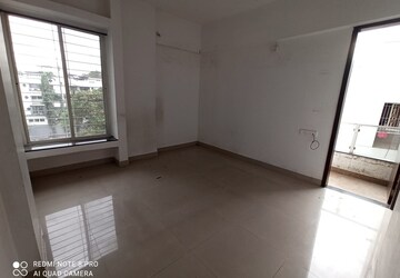 Room in 3 BHK Apartment at Vanaz Corner, Kothrud – for Sale