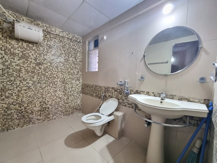 Bathroom, goel-ganga-carnation 3 Bedroom 1620 Sq.Ft. Apartment In Koregaon Park Pune 9362623