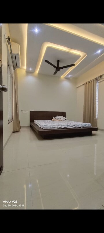 Bedroom in 2 BHK Apartment at La Gloriosa Apartment, Kalyani Nagar – for Rent