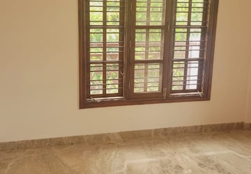 Room in 3 BHK Apartment at MM Royale, Hutchins Road – for Rent