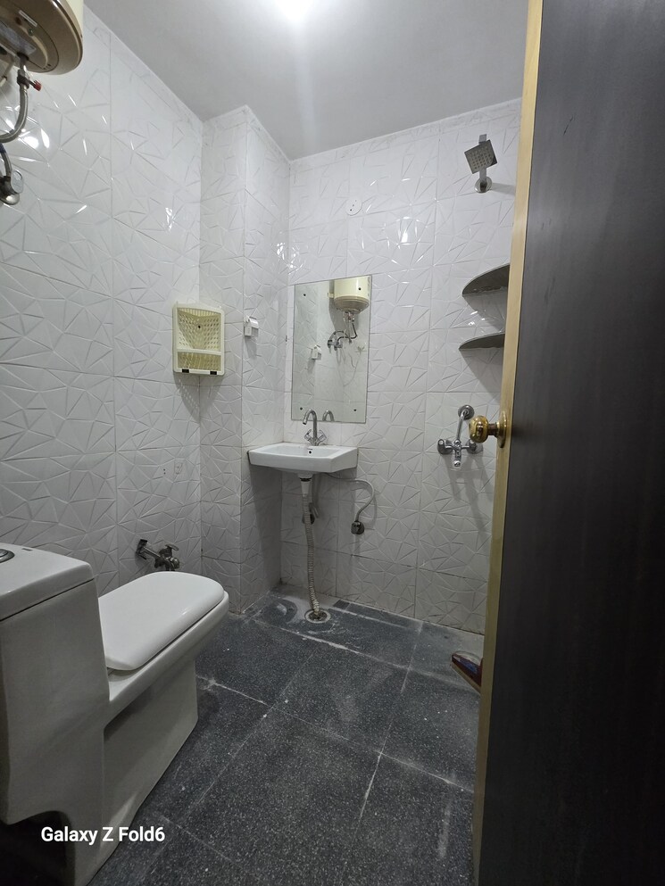Bathroom, chattarpur 1 Bedroom 500 Sq.Ft. Builder Floor In Chattarpur Delhi 9362695