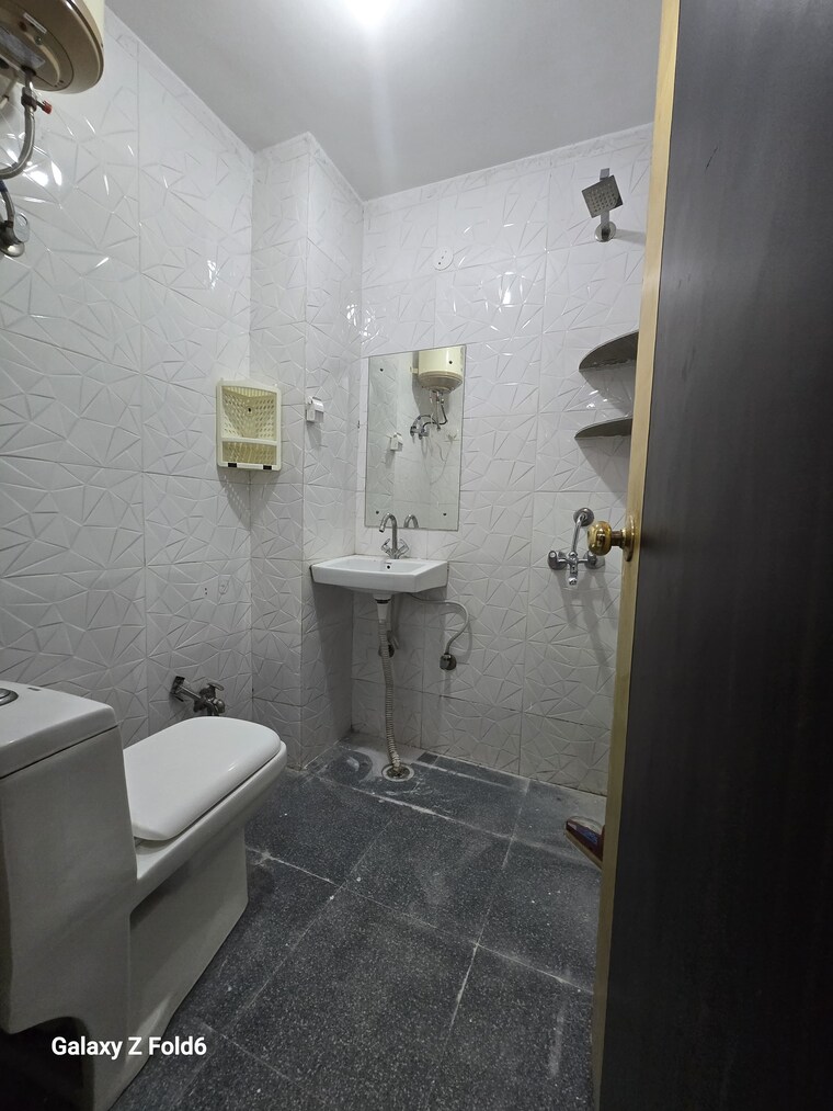 Bathroom, chattarpur 1 Bedroom 500 Sq.Ft. Builder Floor In Chattarpur Delhi 9362695