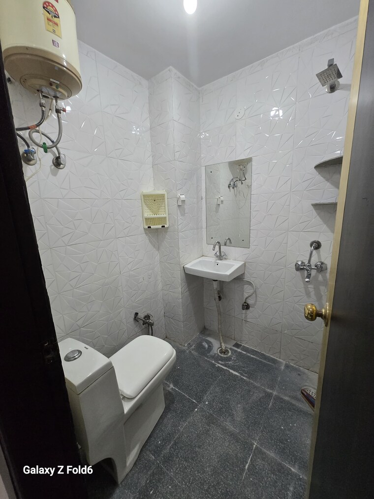 Bathroom, chattarpur 1 Bedroom 500 Sq.Ft. Builder Floor In Chattarpur Delhi 9362695