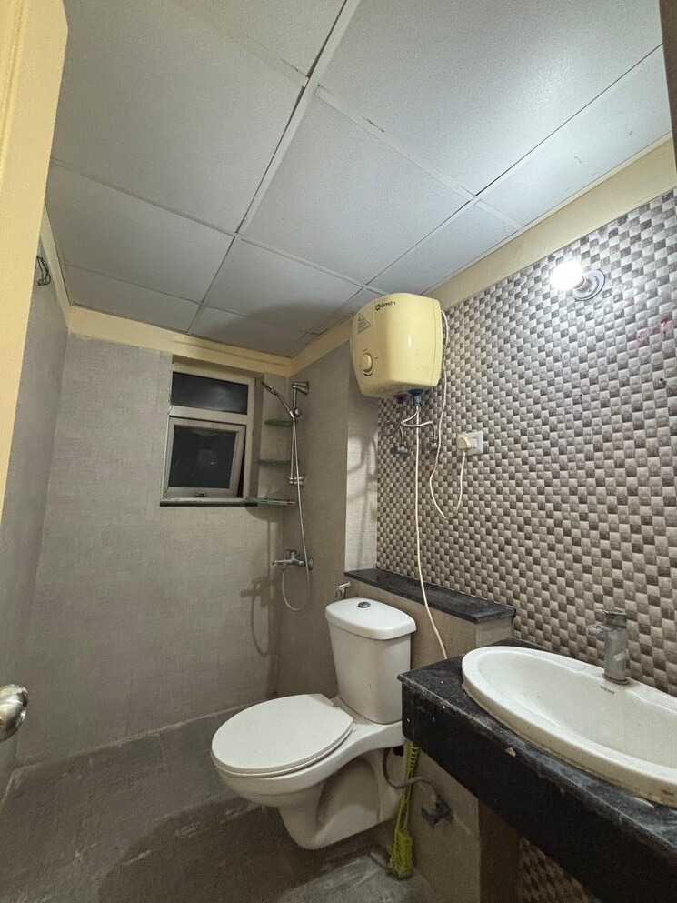 Bathroom, himalaya-pride 3 Bedroom 1671 Sq.Ft. Apartment In Tech Zone 4 Greater Noida Greater Noida 9362745