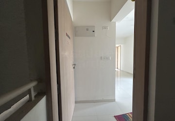Building Lobby in 2 BHK Apartment at Kohinoor Sapphire, Tathawade – for Rent