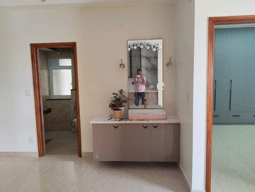 Room in 3 BHK Apartment at Aurobindo The Regent, Kondapur – for Rent