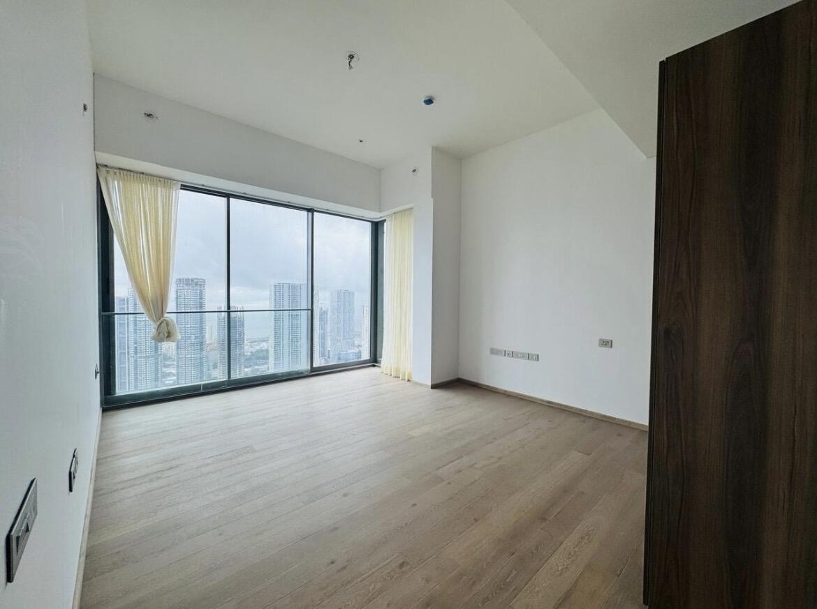 4 BHK + Servant Room Apartment For Rent in Rustomjee Crown