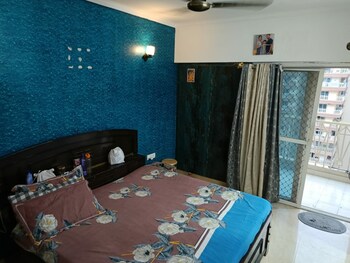 Gaur City 7th Avenue