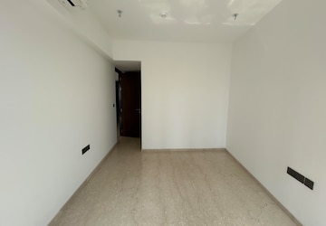 Room in 4 BHK Apartment at Lodha Vista, Lower Parel – for Rent