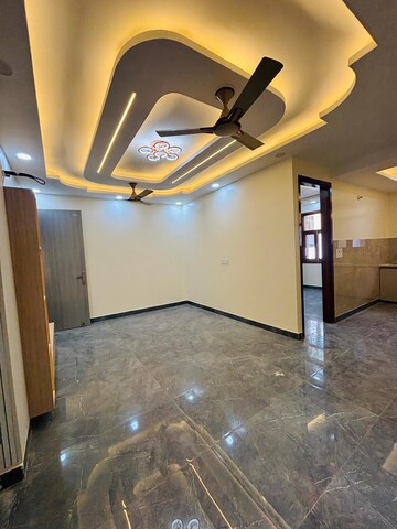 Room in 3 BHK Builder Floor at Dwarka Mor – for Rent