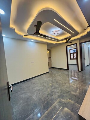 Room in 3 BHK Builder Floor at Dwarka Mor – for Rent