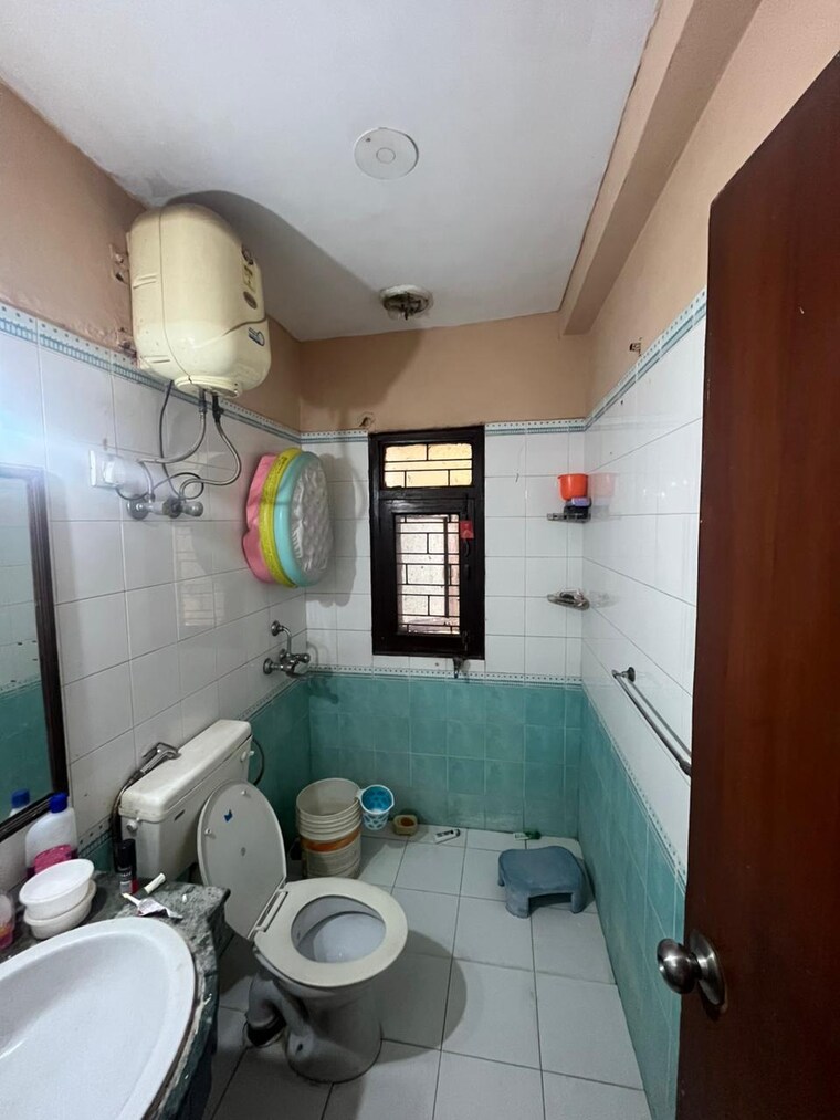 Bathroom, rps-green-valley 2 Bedroom 1150 Sq.Ft. Apartment In Sector 42 Faridabad 9362898