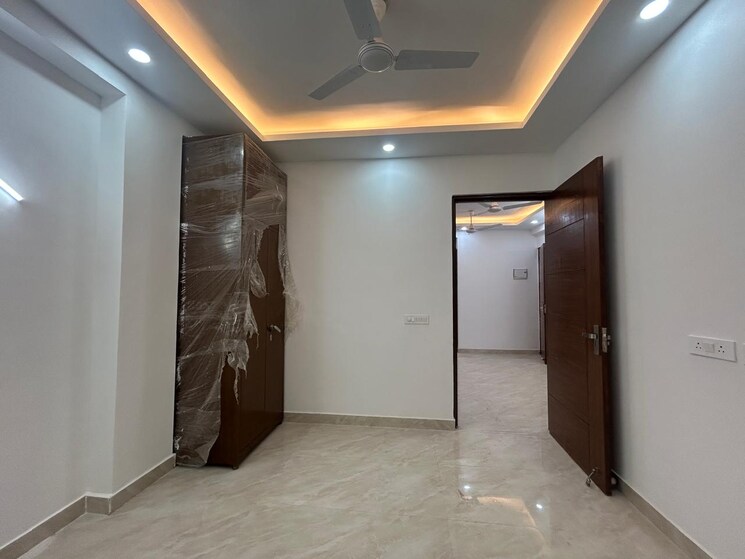 Room, freedom fighters enclave 1 Bedroom 450 Sq.Ft. Builder Floor In Freedom Fighters Enclave Delhi 9362921