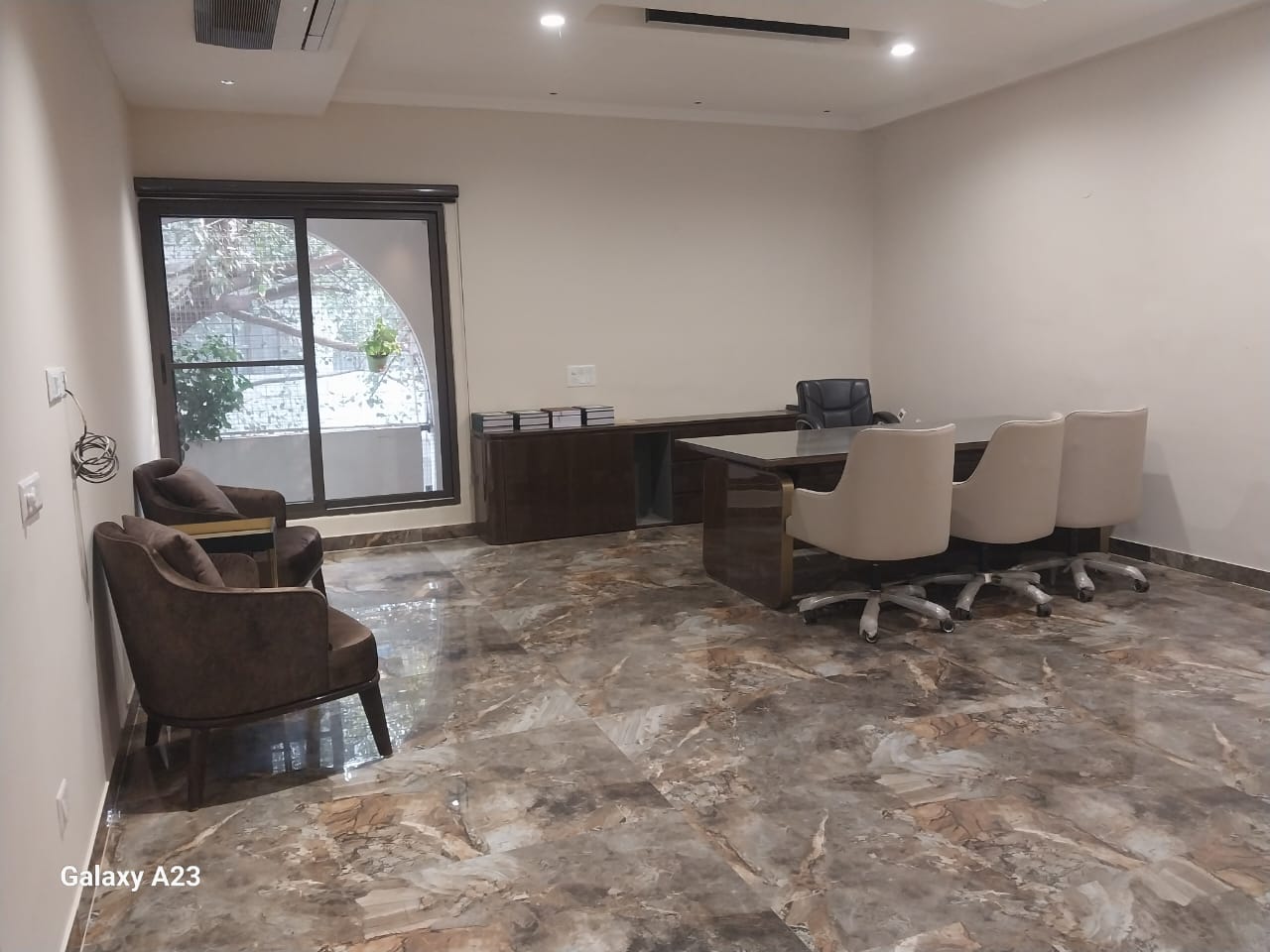Office Space For Rent in Ahluwalia Chambers, Lsc P