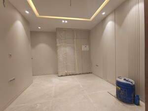 Building Lobby in 4 BHK Builder Floor at Sector 46 – for Sale