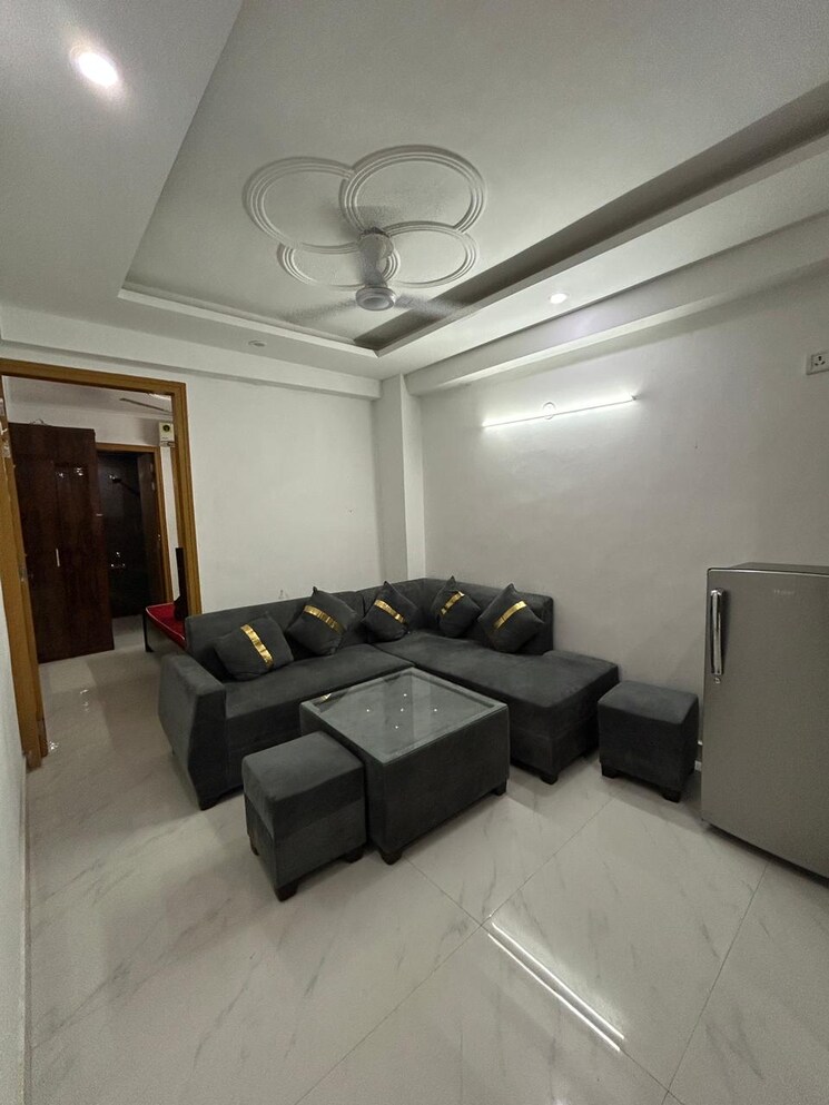 Living Room, freedom fighters enclave 1 Bedroom 450 Sq.Ft. Builder Floor In Freedom Fighters Enclave Delhi 9363004