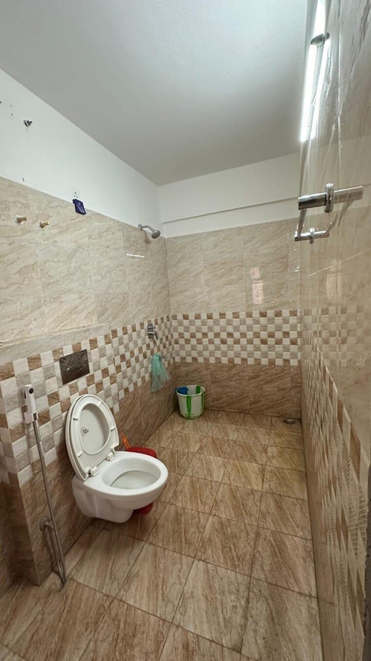 Bathroom, chattarpur 3 Bedroom 135 Sq.Yd. Builder Floor In Chattarpur Delhi 9362799