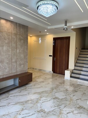 Room in 4 BHK Independent House at Gujrara Mansingh – for Rent