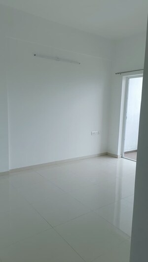 Room in 2 BHK Apartment at Runwal The Central Park, Chinchwad – for Rent