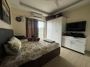 Bedroom in 4 BHK Apartment at Kohinoor Apartment Andheri West, Andheri West – for Rent