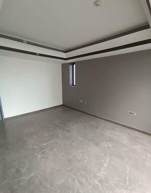 Room in 5 BHK Apartment at Lodha Trump Tower, Worli – for Rent