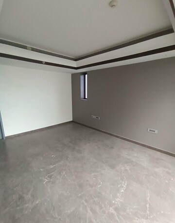 Room in 5 BHK Apartment at Lodha Trump Tower, Worli – for Rent