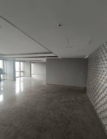 Room in 5 BHK Apartment at Lodha Trump Tower, Worli – for Rent