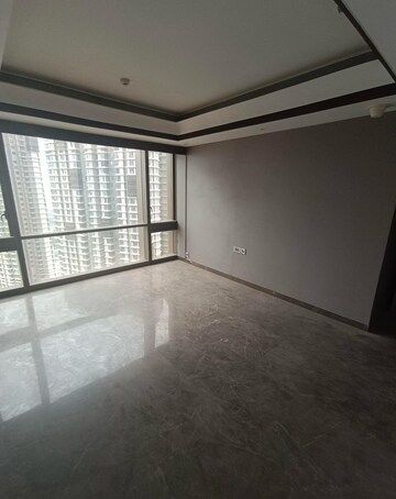 Room in 5 BHK Apartment at Lodha Trump Tower, Worli – for Rent