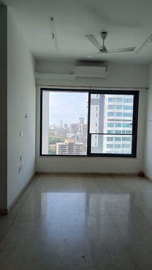 Room in 2 BHK Apartment at Peninsula Salsette 27, Byculla – for Rent