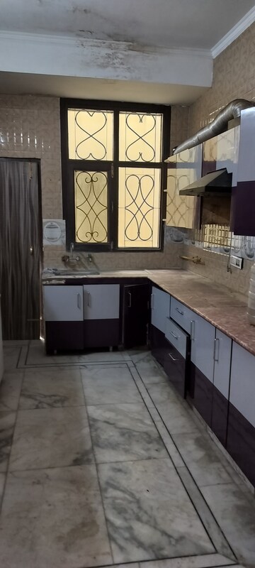 Kitchen in 5 BHK Independent House at RWA Apartments Sector 47, Sector 47 – for Sale
