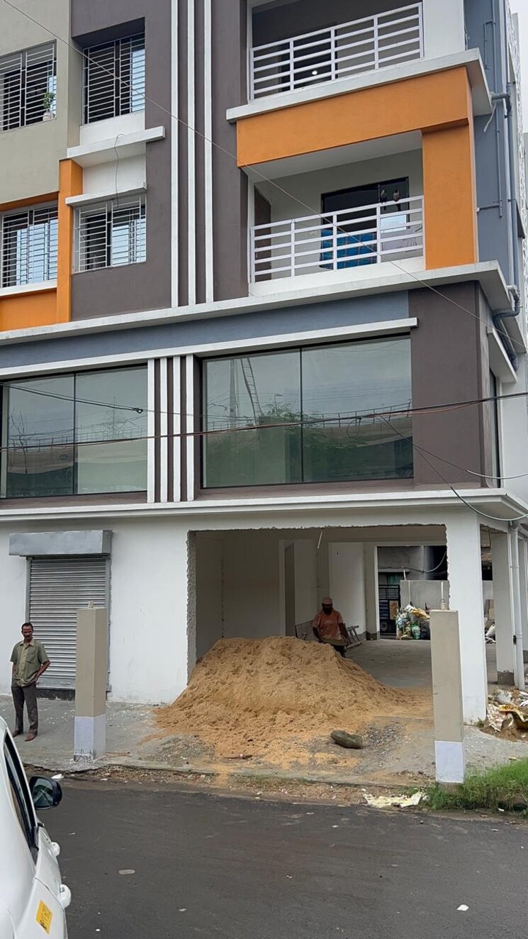 Exterior View, em bypass Commercial Showroom 3400 Sq.Ft. In Em Bypass Kolkata 9363325