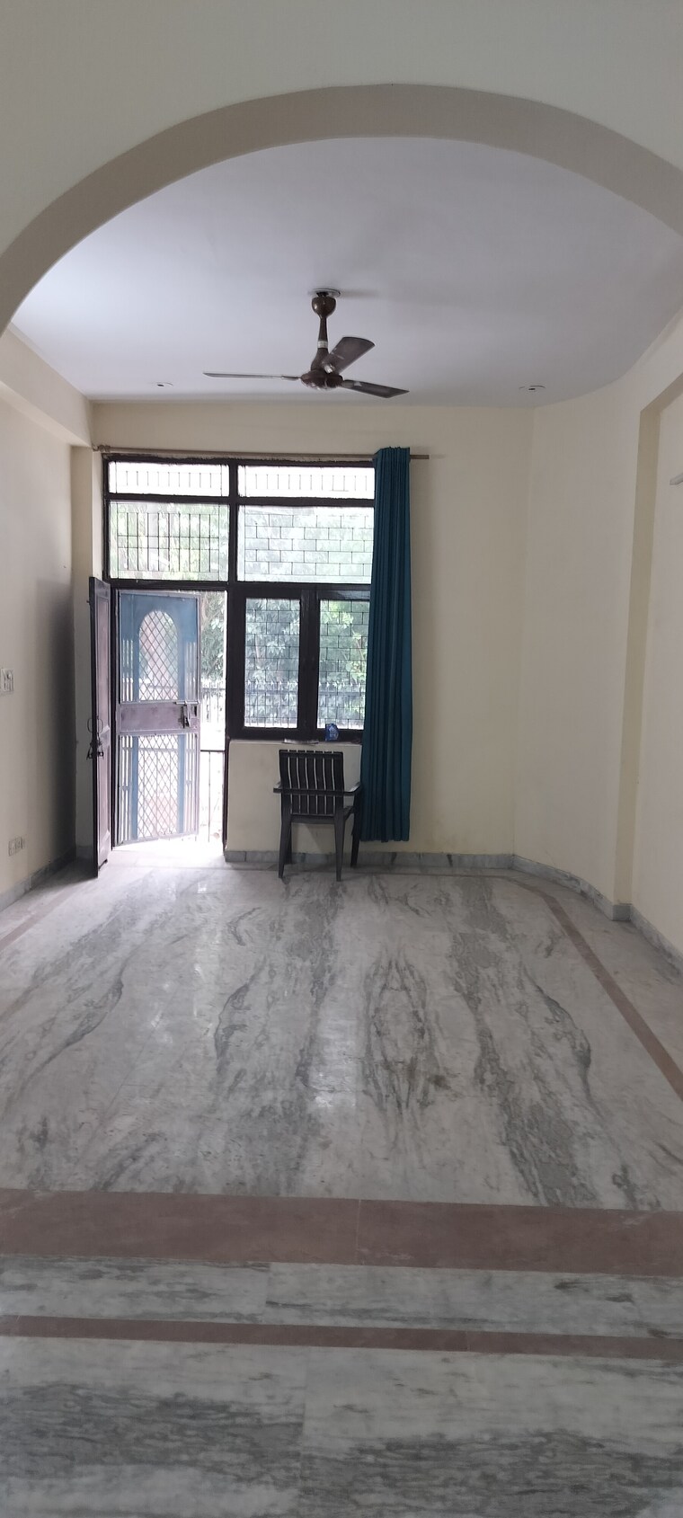 Room, sector 46 2 Bedroom 200 Sq.Mt. Independent House In Sector 46 Noida 9363370